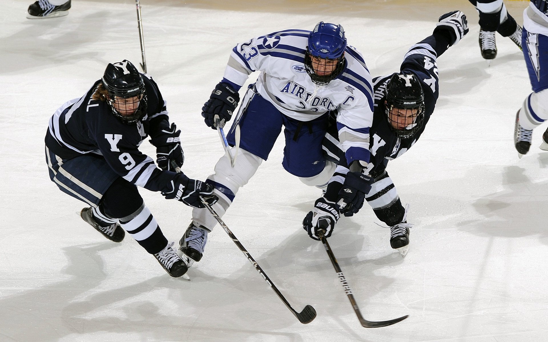 爱游戏体育入口-青少年台球培训班火热招生，少儿台球培训费用